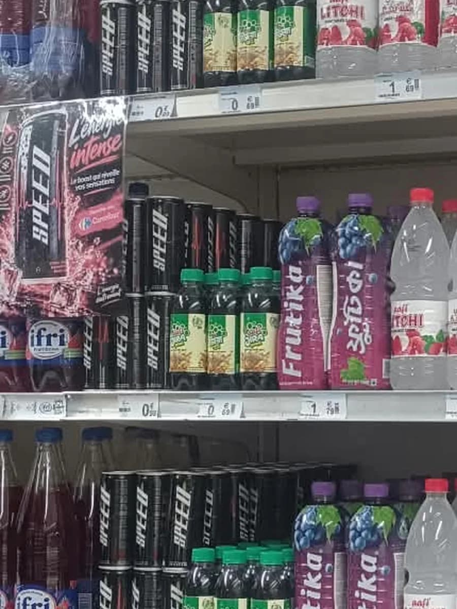 Canettes SPEED en rayon à côté des boissons AAFI